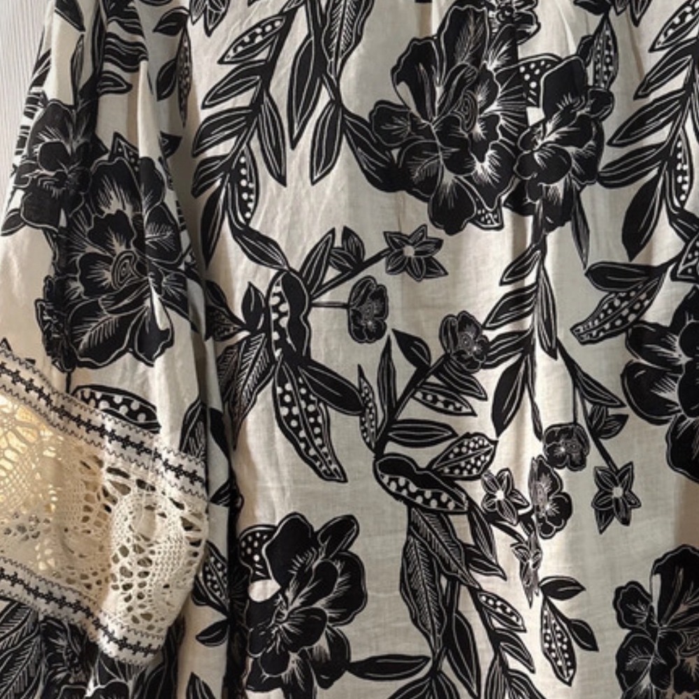 Christian Siriano 2X Black Cream Linen Blend Floral Crochet Top - Picture 7 of 7